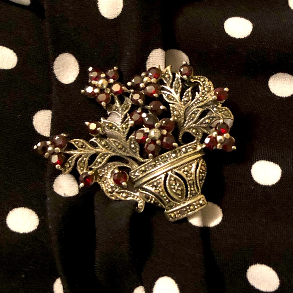 Art Nouveau antique Brooch,with Garnet flowers 🌺 and marcasite stones. 925 silv